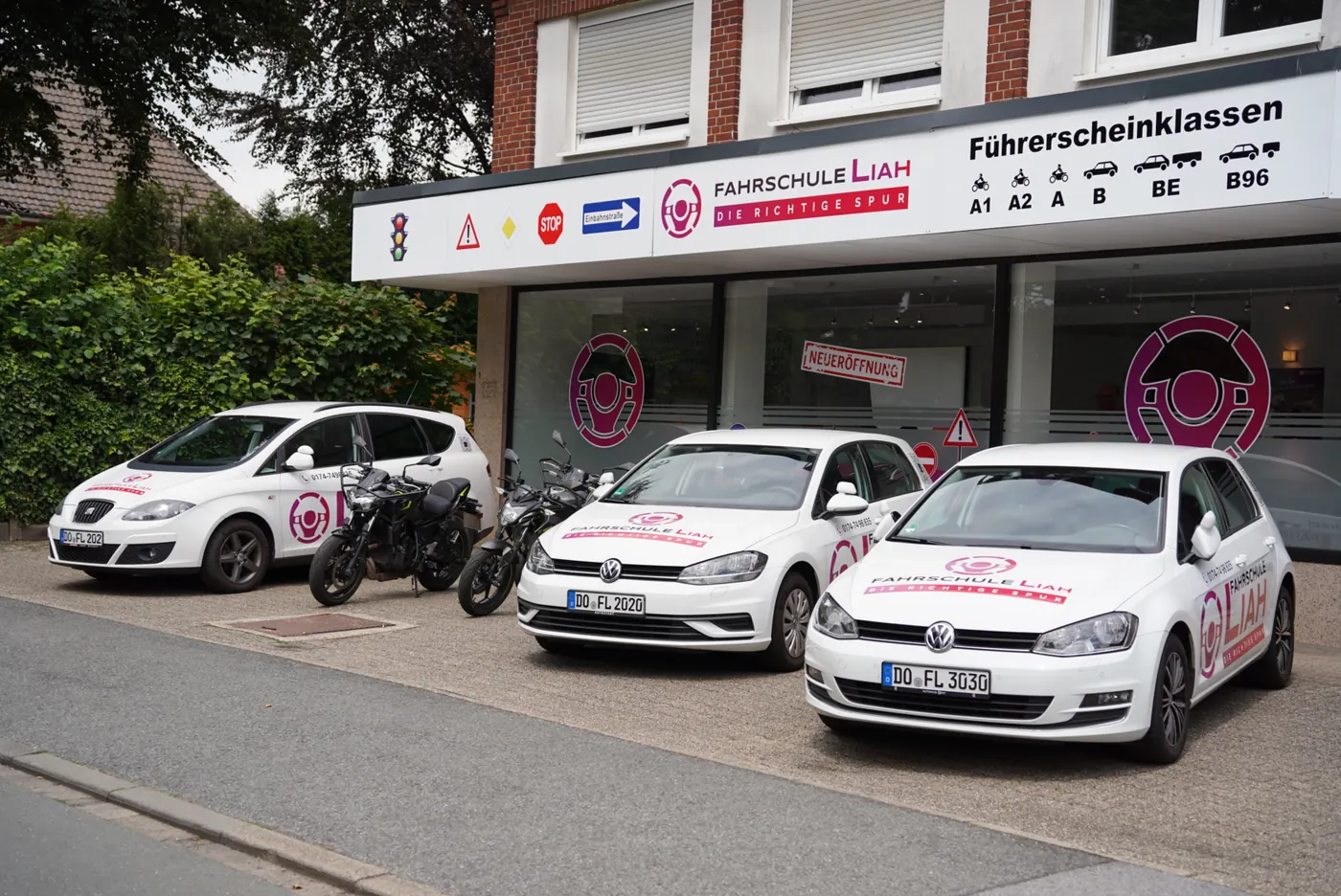 Fahrschule Liah – Filiale mit Fahrschulautos